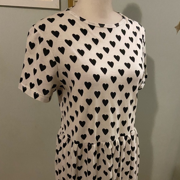 White smock babydoll asos dress with black heart pattern by Daisy Street size 4 - Picture 7 of 8